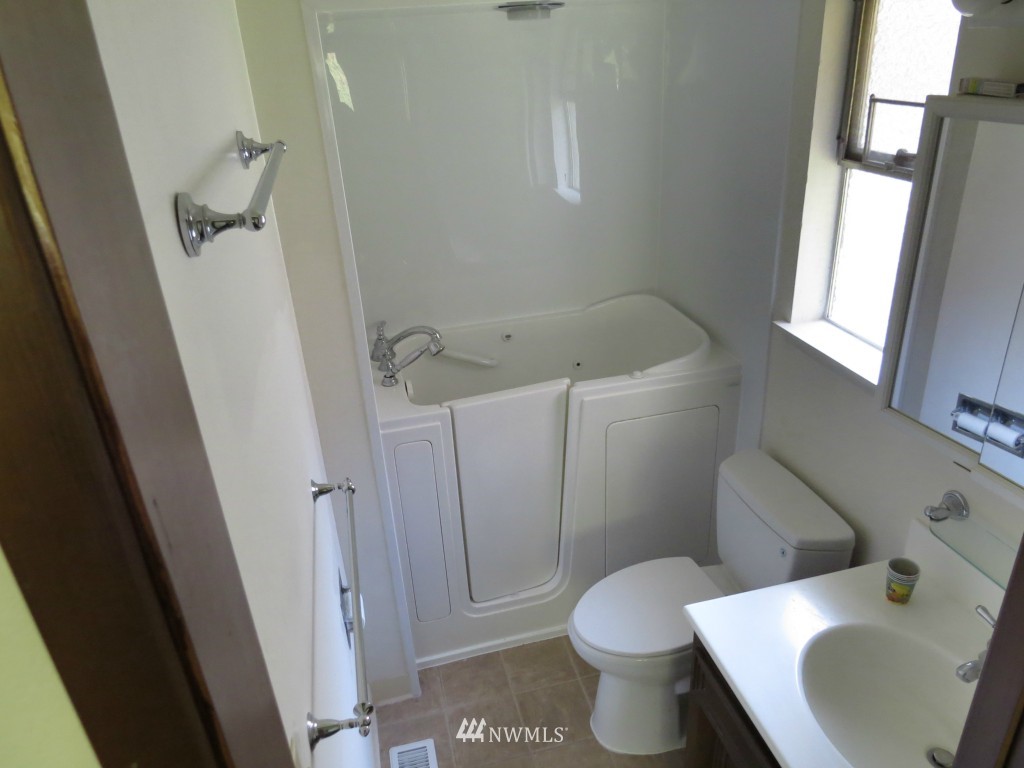 9021 Ridgeview Circle West University Place, WA 98466 - Photo 14 of 25 Gallery Image 14