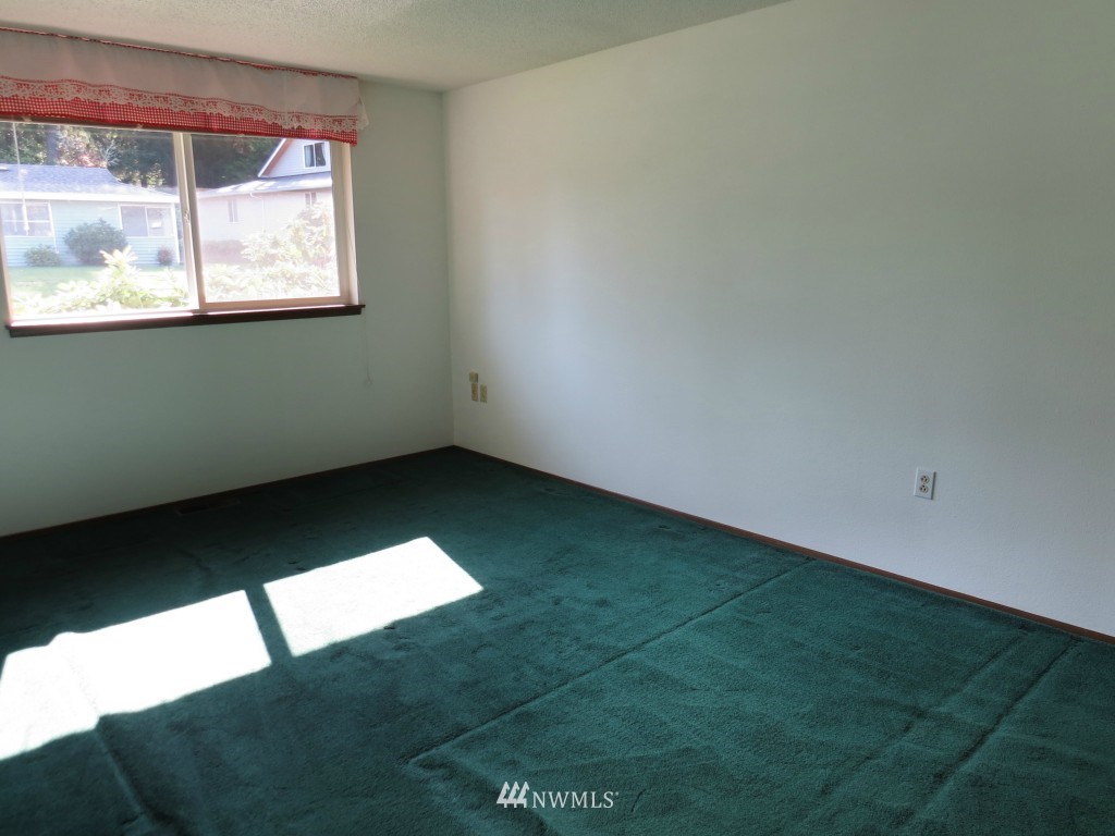 9021 Ridgeview Circle West University Place, WA 98466 - Photo 17 of 25 Gallery Image 17