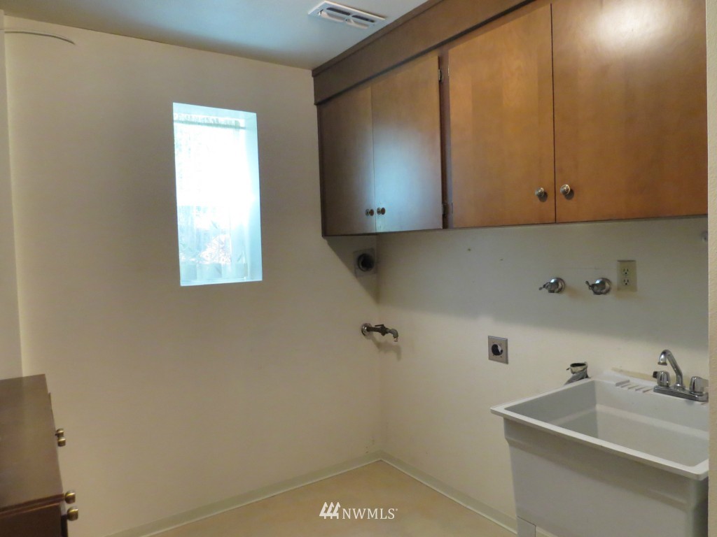 9021 Ridgeview Circle West University Place, WA 98466 - Photo 21 of 25 Gallery Image 21
