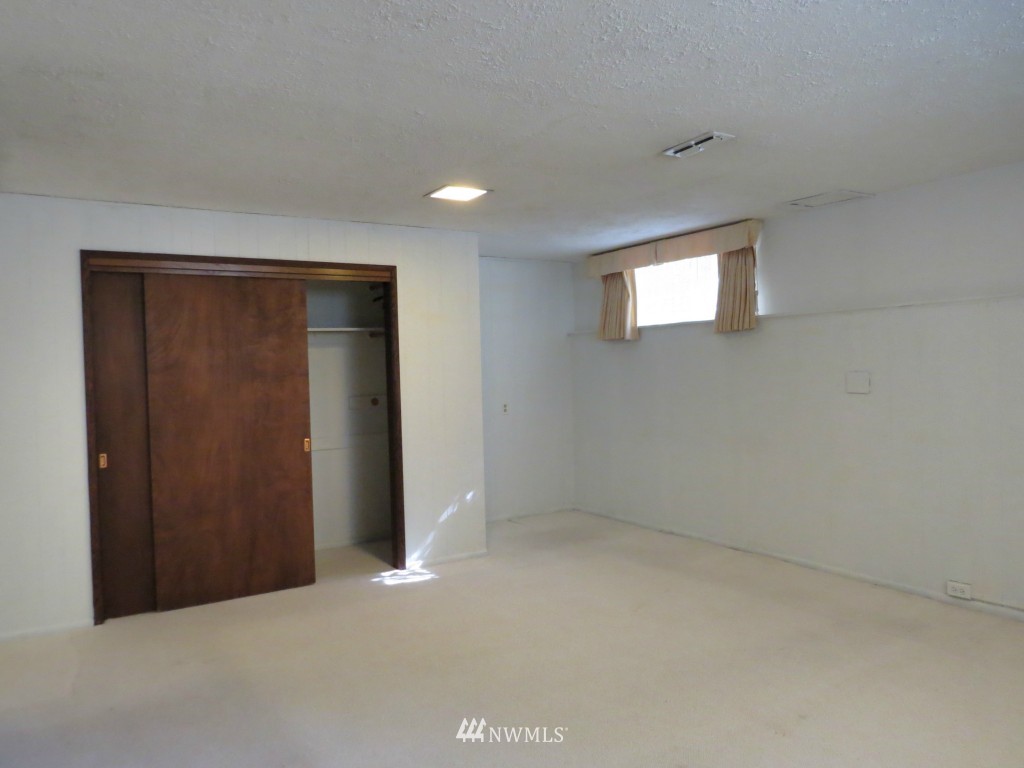 9021 Ridgeview Circle West University Place, WA 98466 - Photo 22 of 25 Gallery Image 22