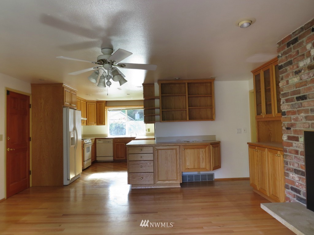 9021 Ridgeview Circle West University Place, WA 98466 - Photo 8 of 25 Gallery Image 8