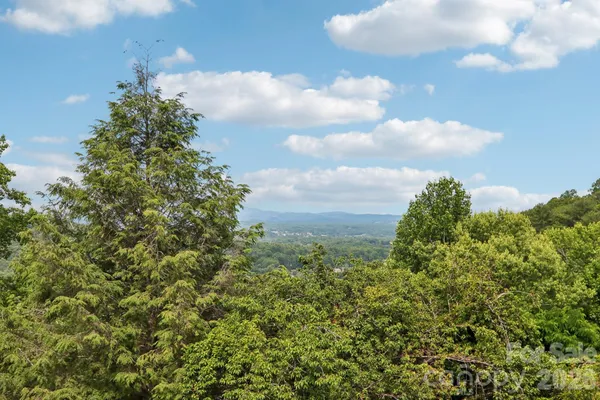 $555,000 | 138 Woodbridge Drive, Hendersonville, NC 28739