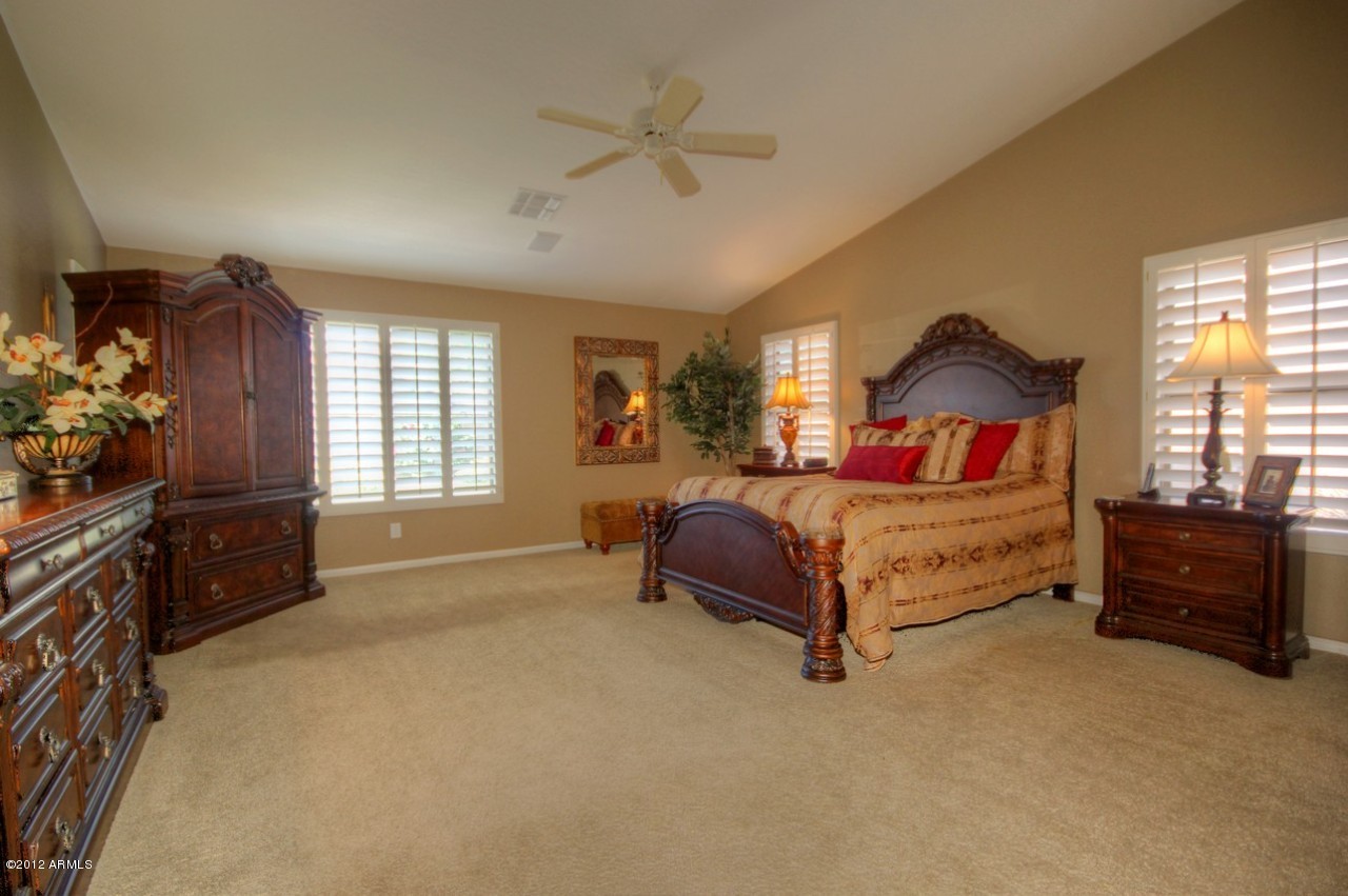 3286 East Kimball Road Gilbert, AZ 85297 - Photo 19 of 34 18Master Bedroom