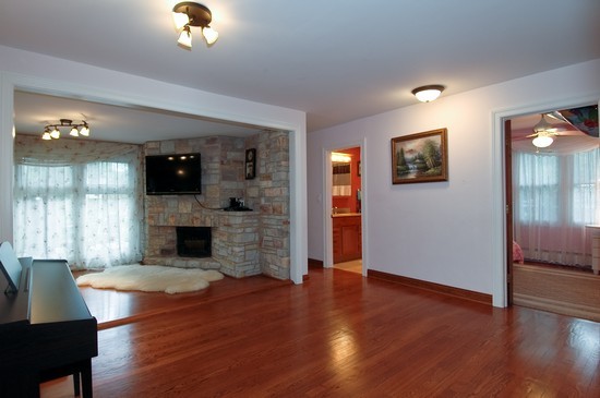551 West Helen Road Palatine, IL 60067 - Photo 3 of 12