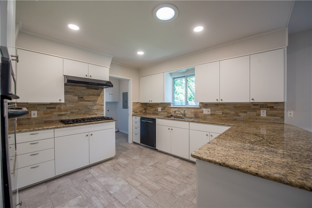 2902 Silverleaf Drive Austin, TX 78757 - Photo 9 of 30