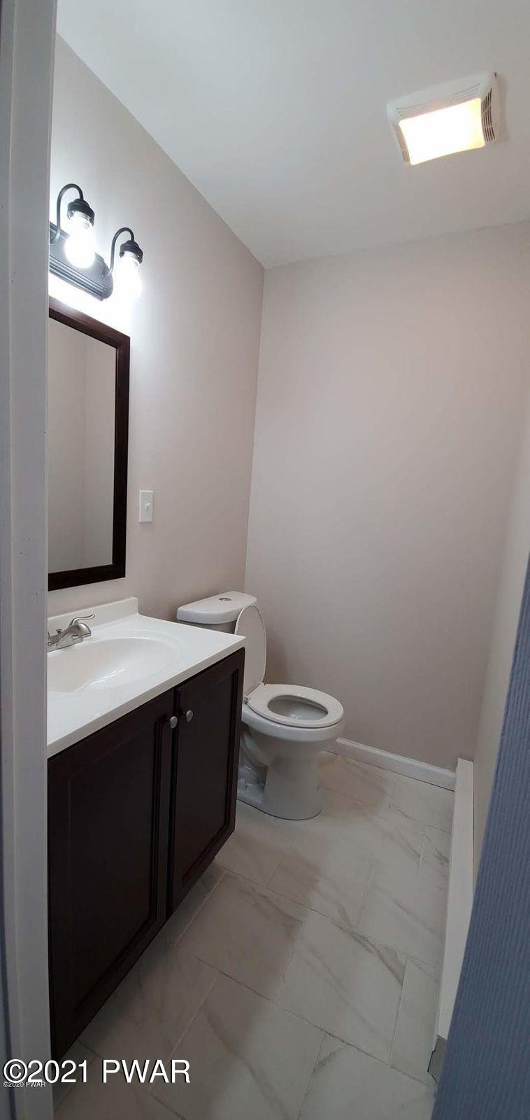 350 Crewe Court Bushkill, PA 18324 - Photo 4 of 9
