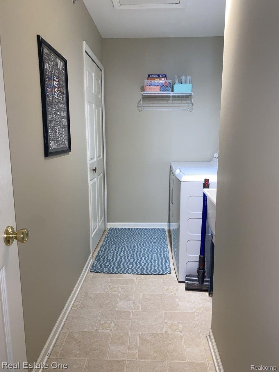 1704 Deepwood Circle Rochester, MI 48307 - Photo 46 of 51 Gallery Image 46