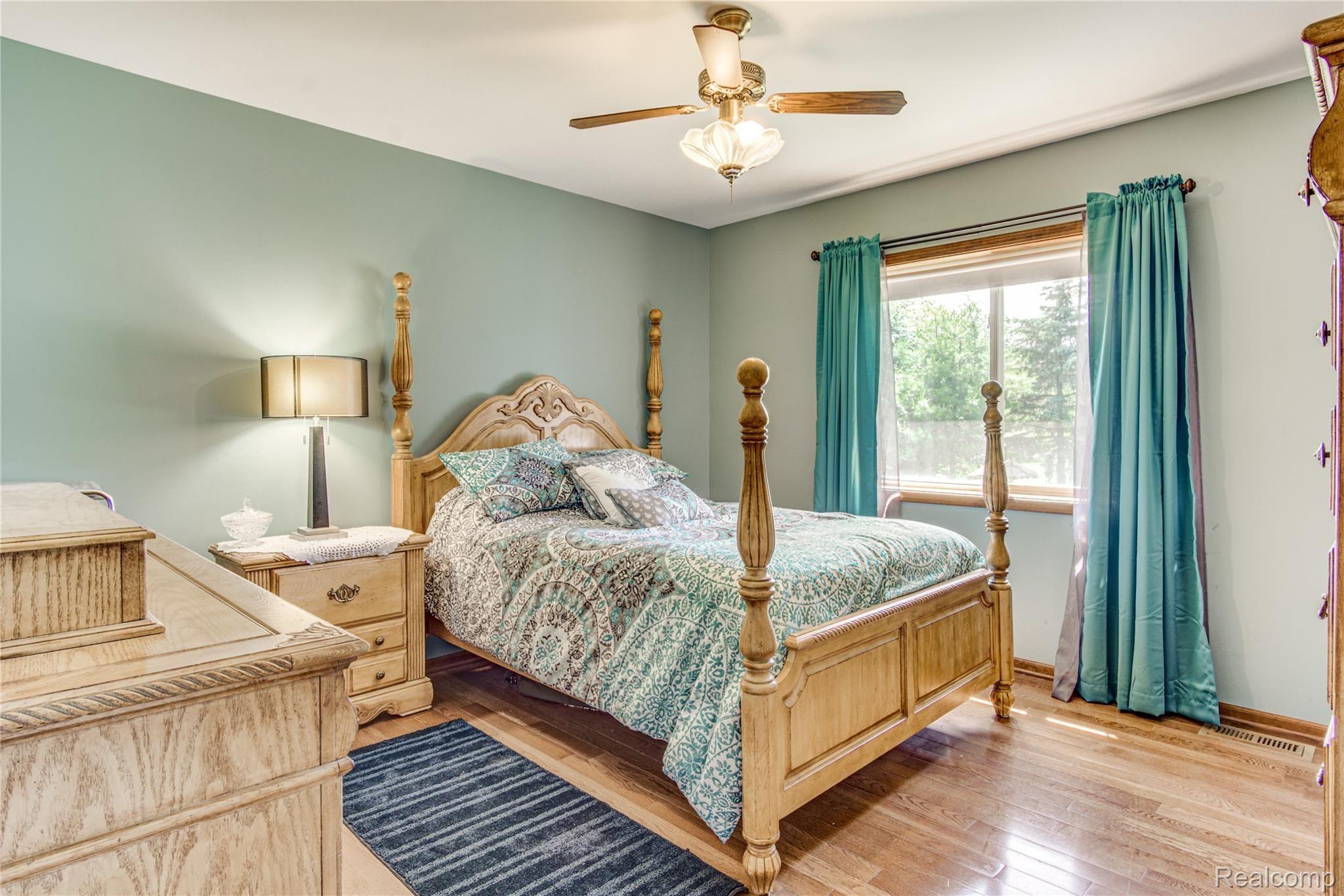 7472 Hartland Road Fenton, MI 48430 - Photo 18 of 36 Interiors (18 of 41).jpg