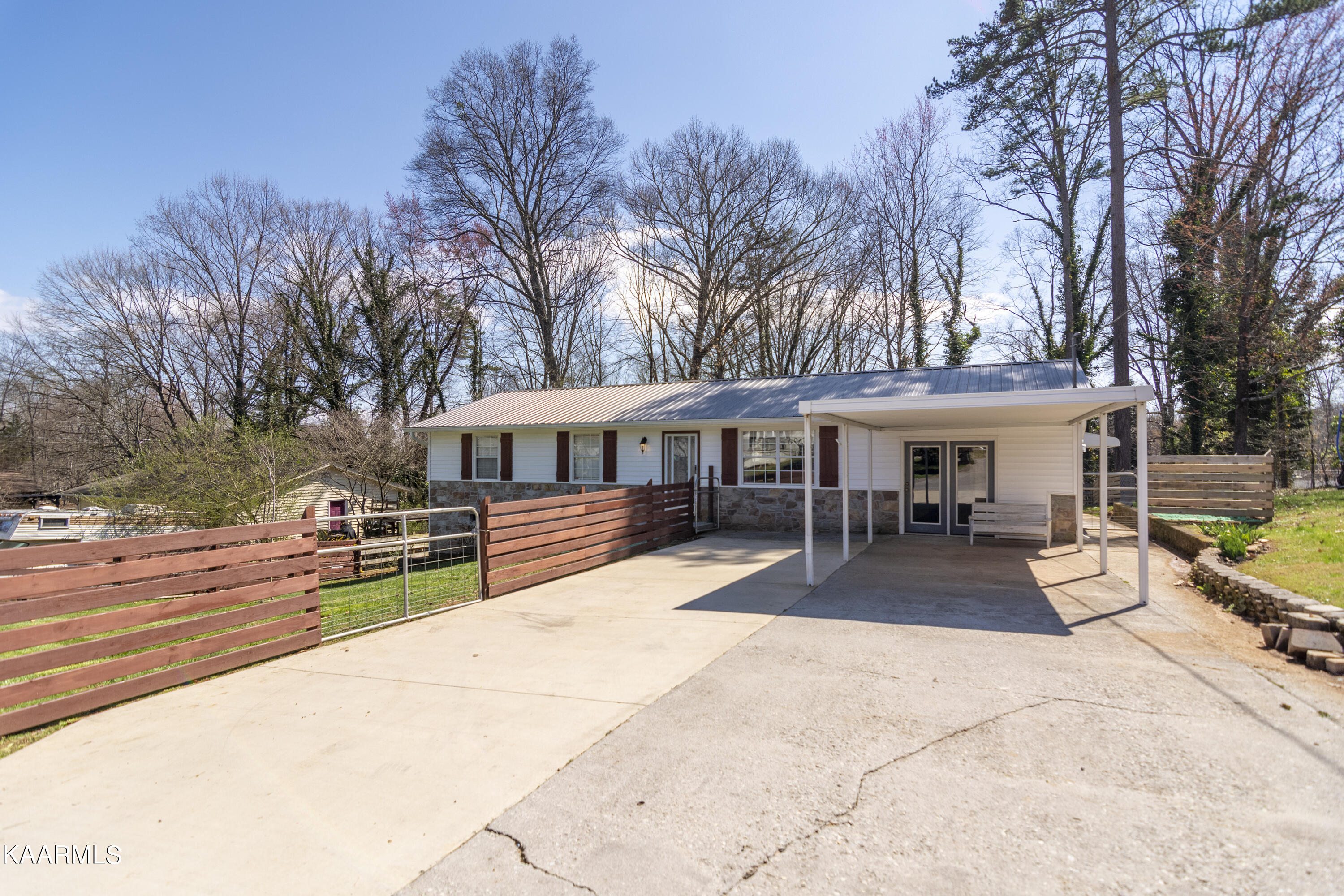 5108 Middle Ridge Lane Knoxville, TN 37921 - Photo 2 of 24 5108 Middle Ridge_02