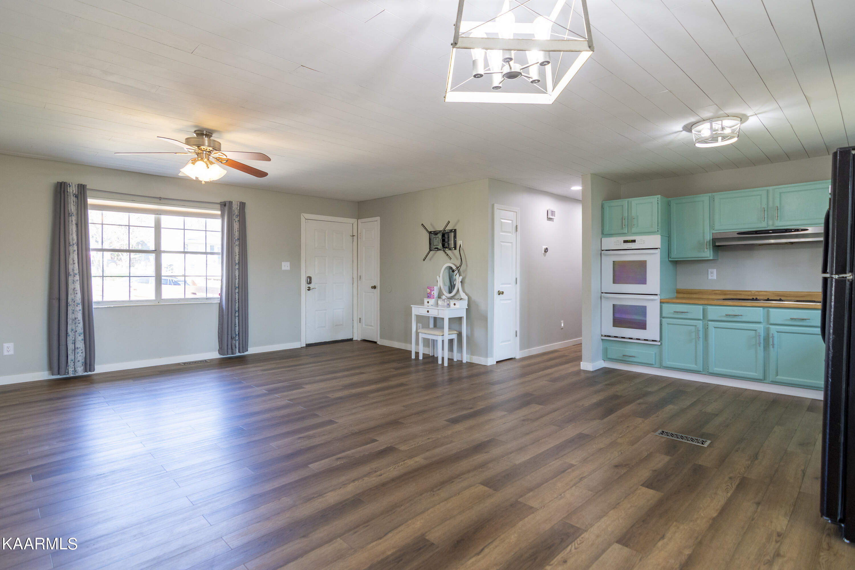 5108 Middle Ridge Lane Knoxville, TN 37921 - Photo 6 of 24 5108 Middle Ridge_06