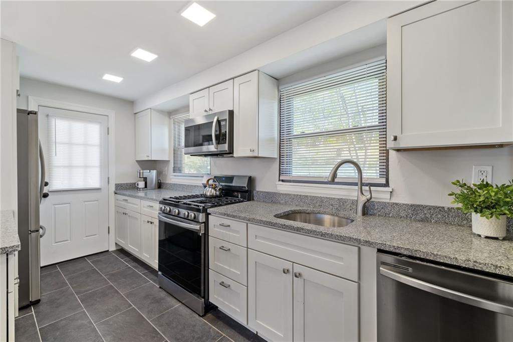 973 Agnew Road Pittsburgh, PA 15227 - Photo 17 of 46 Kitchen
