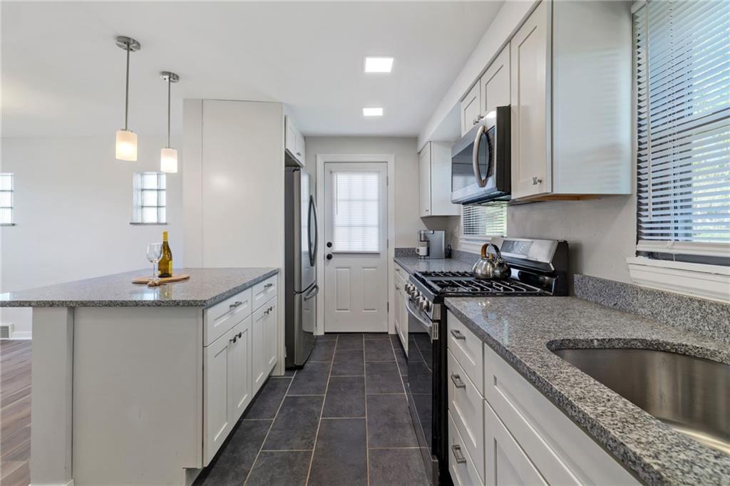 973 Agnew Road Pittsburgh, PA 15227 - Photo 18 of 46 White shaker cabinets, granite countertops, SS appliances