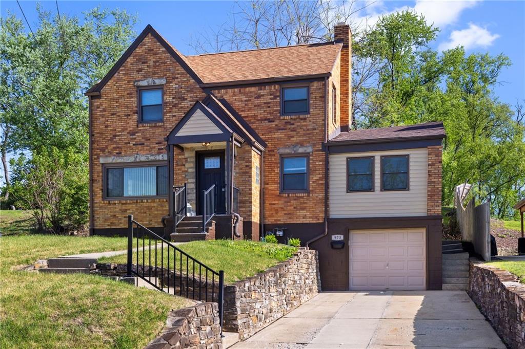 973 Agnew Road Pittsburgh, PA 15227 - Photo 3 of 46