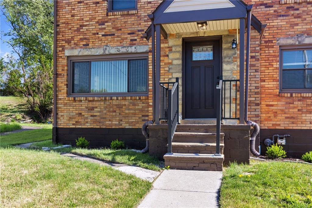 973 Agnew Road Pittsburgh, PA 15227 - Photo 4 of 46