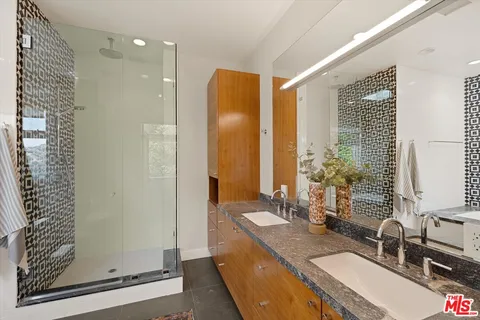 $3,995,000 | 2700 Glendower Avenue, Los Angeles, CA 90027