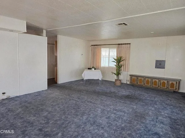 a view of livingroom with furniture