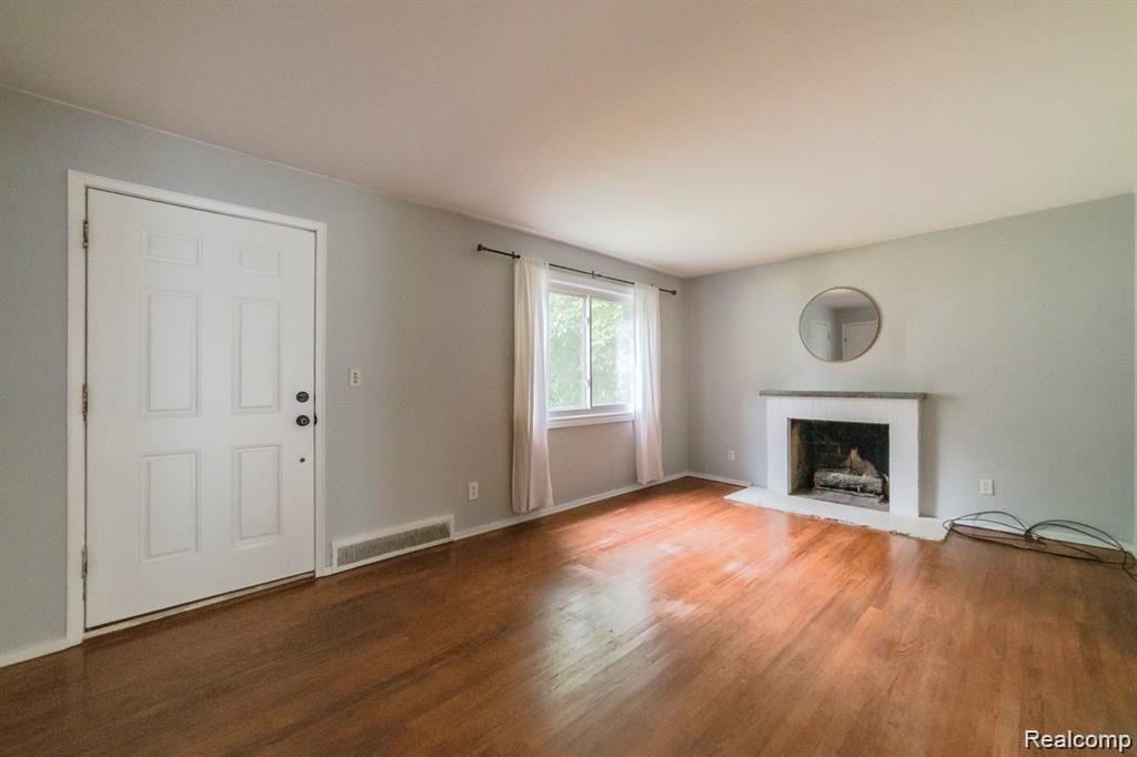 1391 Dorothea Road Berkley, MI 48072 - Photo 4 of 28