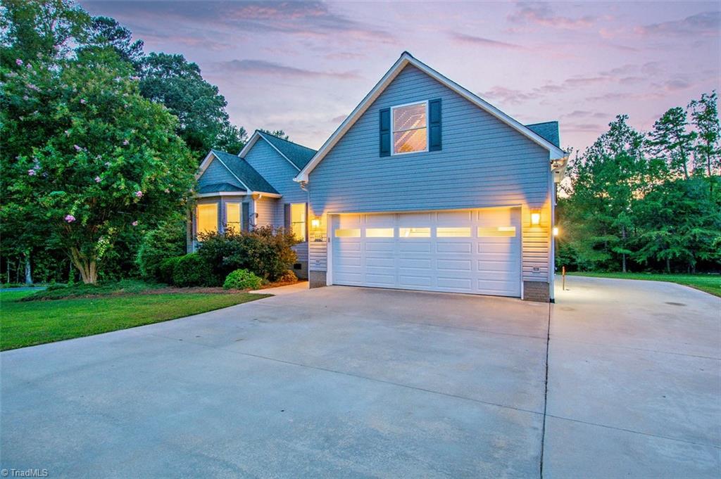 115 Manor Ridge Way Lexington, NC 27292 - Photo 4 of 50 Gallery Image 4