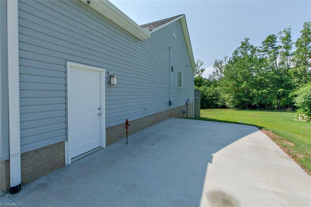 115 Manor Ridge Way Lexington, NC 27292 - Photo 6 of 50 Gallery Image 6
