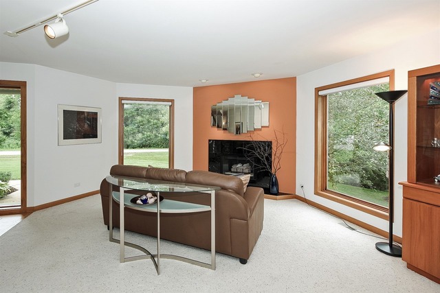 334 Roberts Road Inverness, IL 60010 - Photo 4 of 25