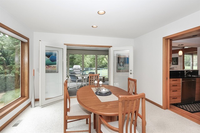 334 Roberts Road Inverness, IL 60010 - Photo 5 of 25