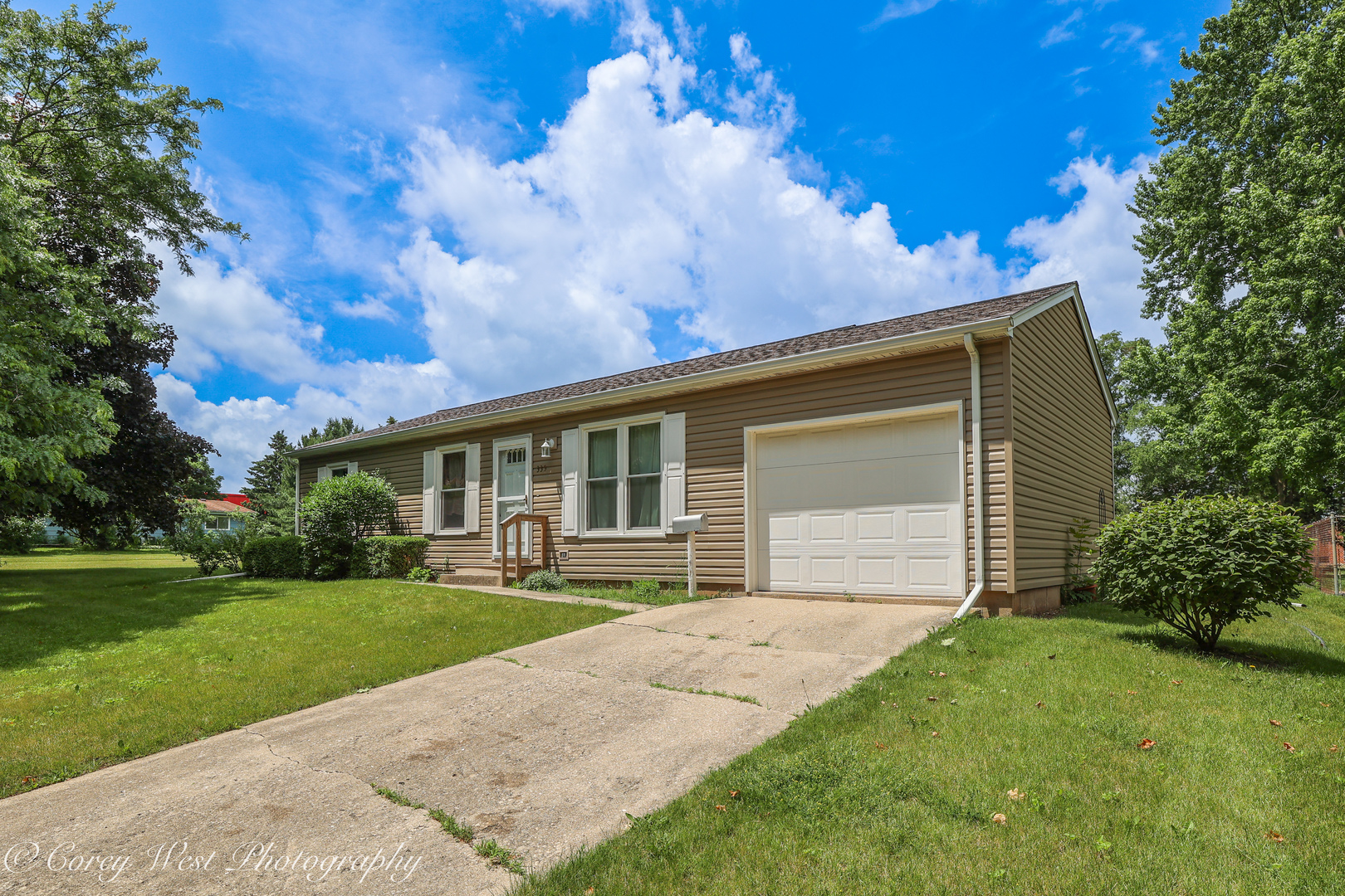 335 South Hadsall Street Genoa, IL 60135 - Photo 4 of 23 a front view of house with yard and green space