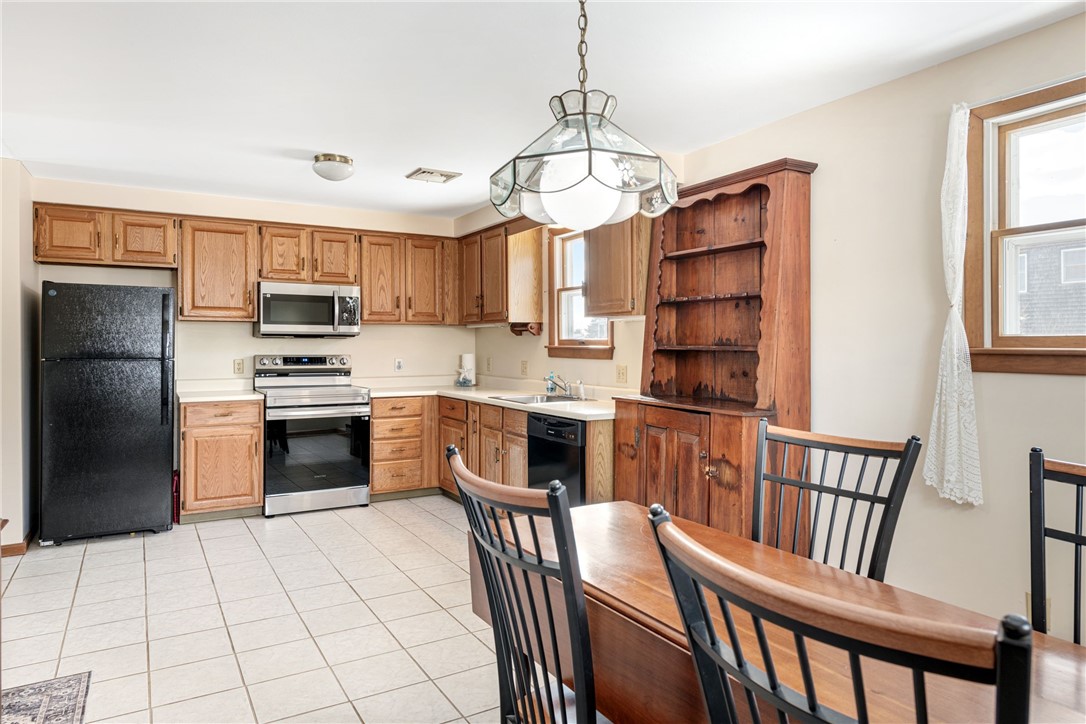 559 Point Judith Road Narragansett, RI 02882 - Photo 11 of 31 Gallery Image 11