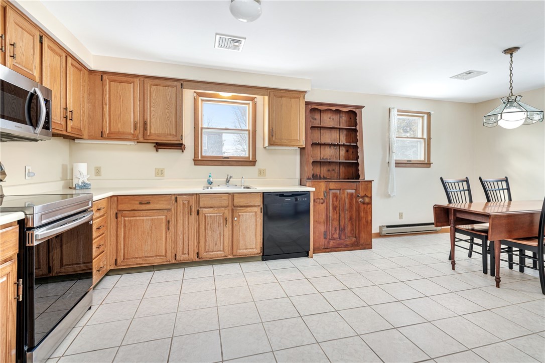 559 Point Judith Road Narragansett, RI 02882 - Photo 8 of 31 Gallery Image 8