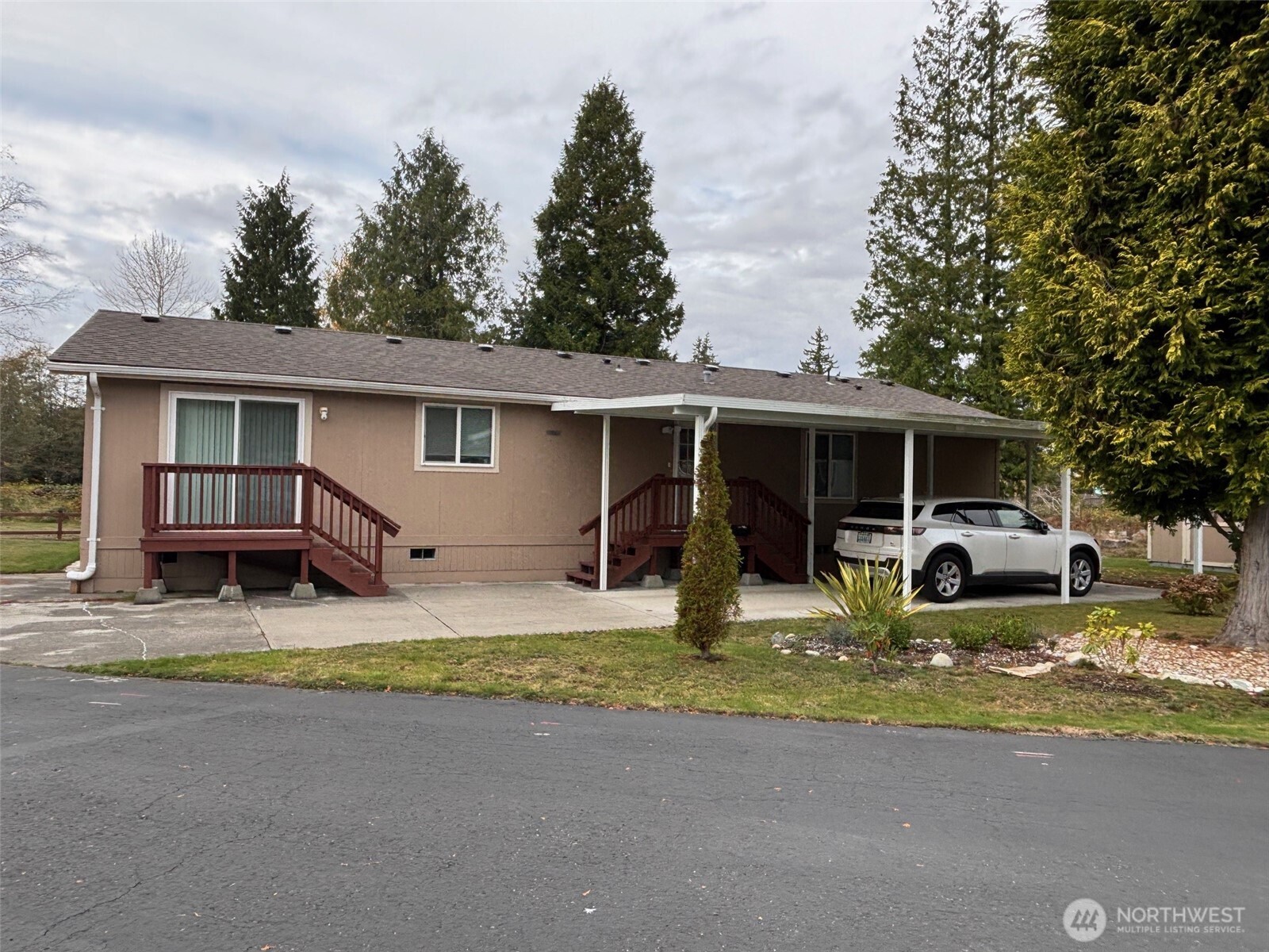 8370 Harborview Road, Unit 7 Blaine, WA 98230 - Photo 5 of 29 a view of a house with swimming pool and a yard