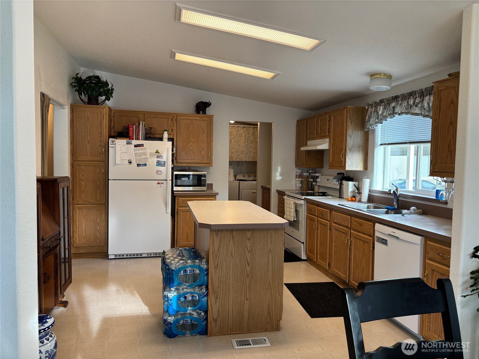 8370 Harborview Road, Unit 7 Blaine, WA 98230 - Photo 7 of 29 a kitchen with refrigerator and window