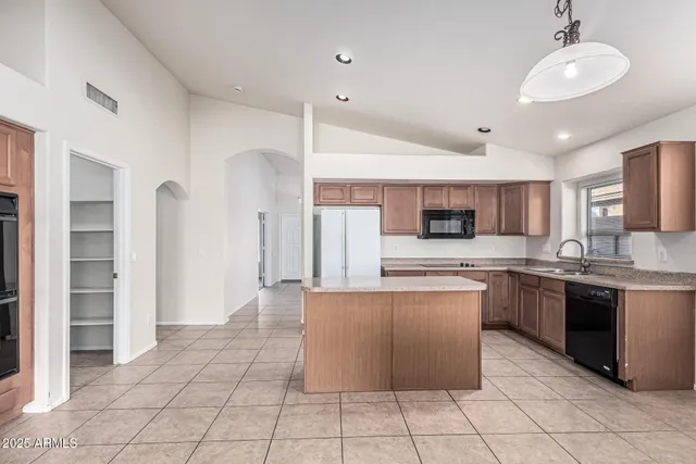 $2,075 | 16423 West Monroe Street, Goodyear, AZ 85338