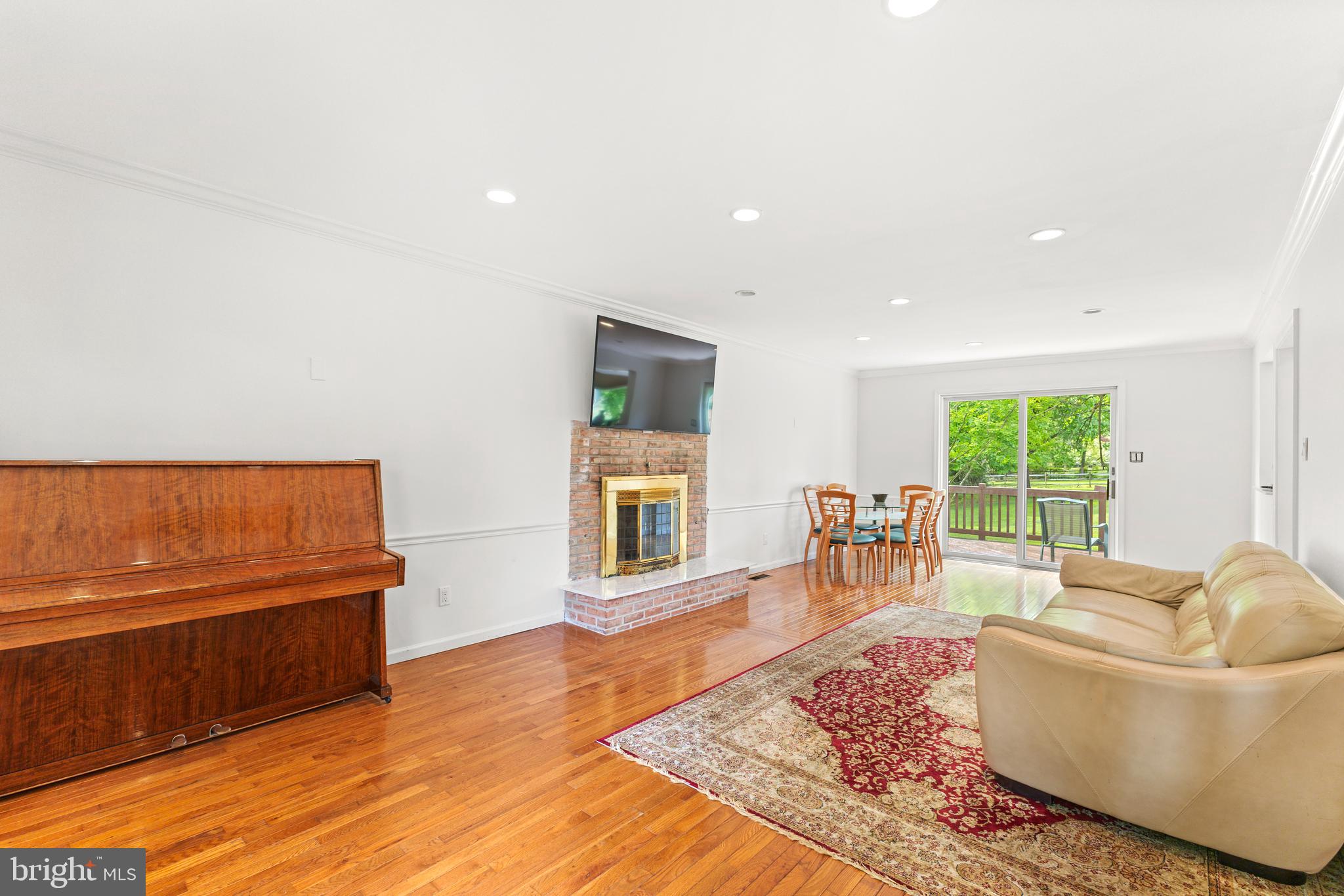 642 Coram Road Huntingdon Valley, PA 19006 - Photo 9 of 57