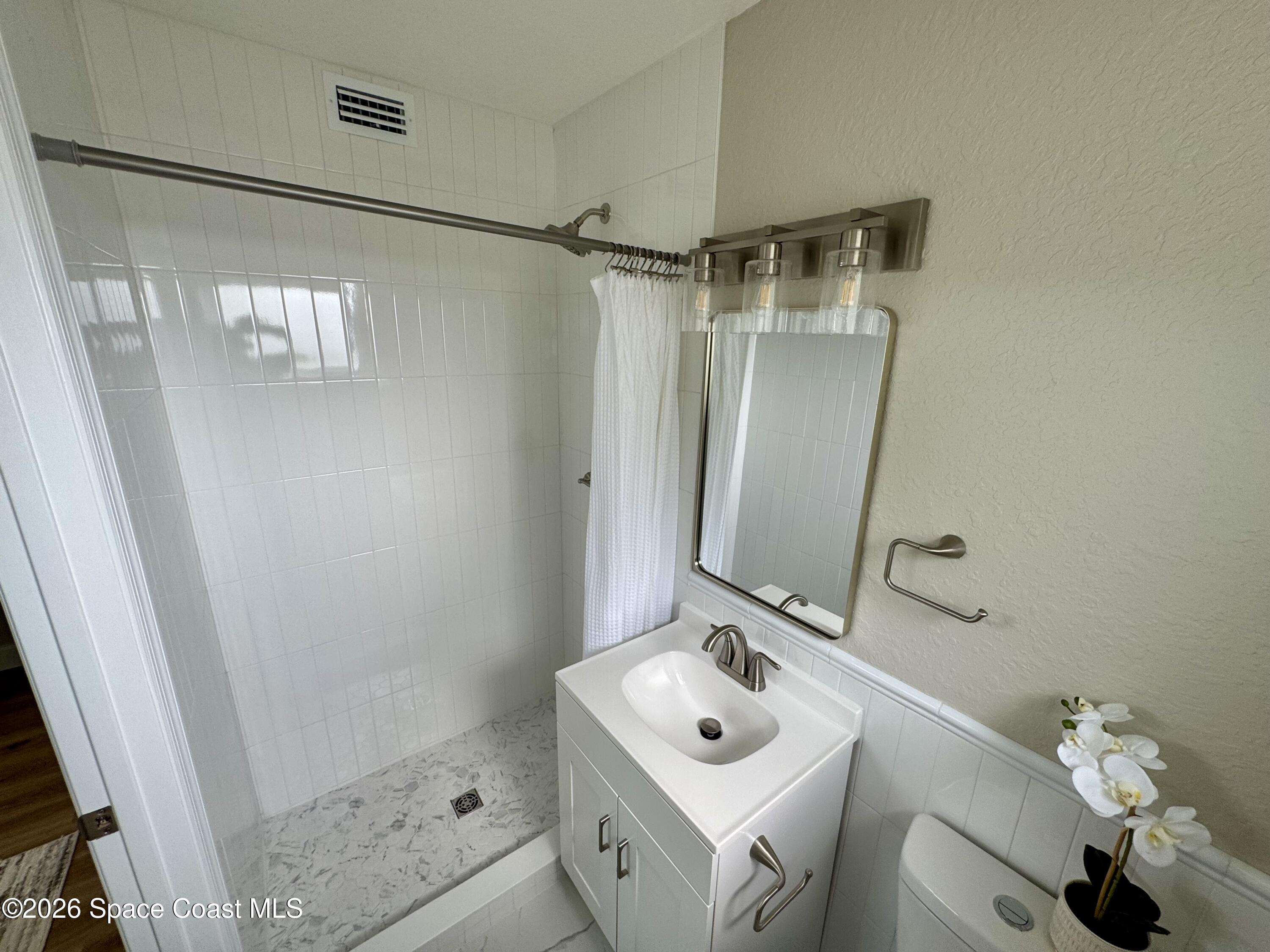2252 Laden Road Melbourne, FL 32935 - Photo 23 of 48 Master bath