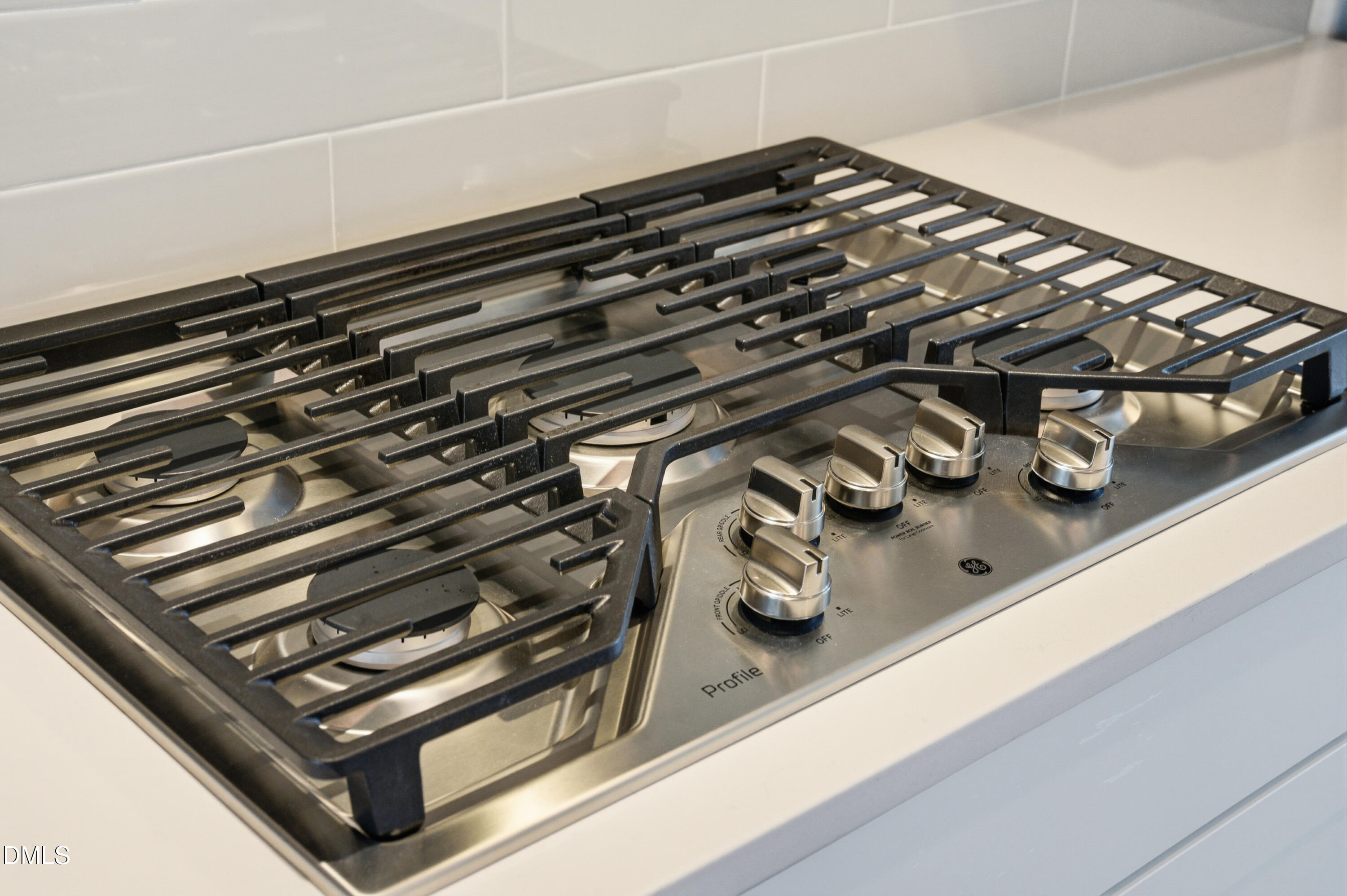 501 Hedrick Ridge Road Cary, NC 27519 - Photo 19 of 47 a close up of a stove top oven