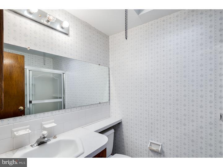 12442 Wyndom Road Philadelphia, PA 19154 - Photo 13 of 23 Bathroom