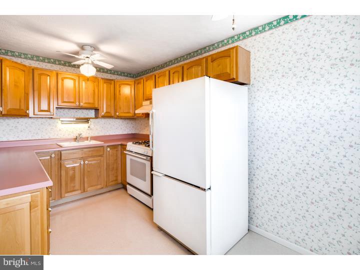 12442 Wyndom Road Philadelphia, PA 19154 - Photo 7 of 23 Kitchen