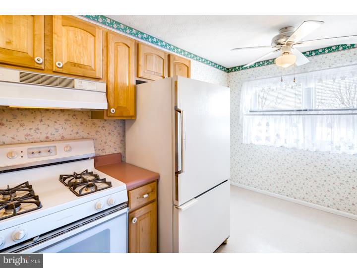 12442 Wyndom Road Philadelphia, PA 19154 - Photo 8 of 23 Kitchen