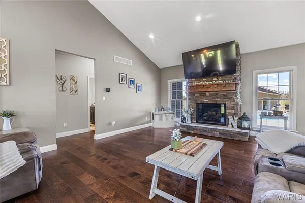 $849,900 | 5909 Feezor Road, Farmington, MO 63640