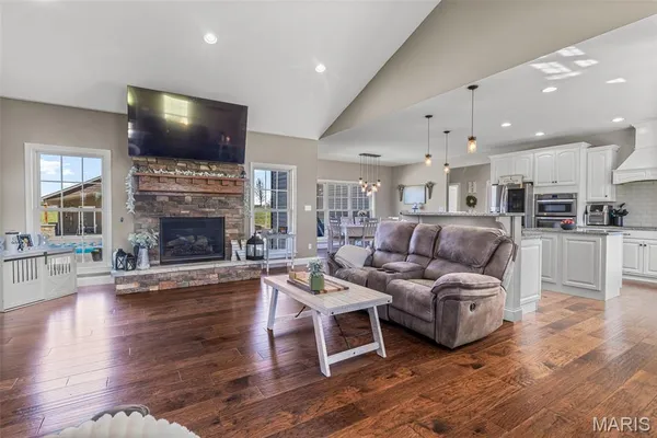$849,900 | 5909 Feezor Road, Farmington, MO 63640