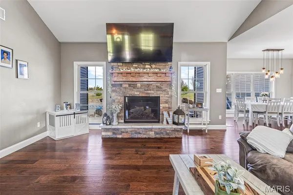 $849,900 | 5909 Feezor Road, Farmington, MO 63640