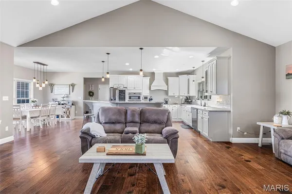 $849,900 | 5909 Feezor Road, Farmington, MO 63640