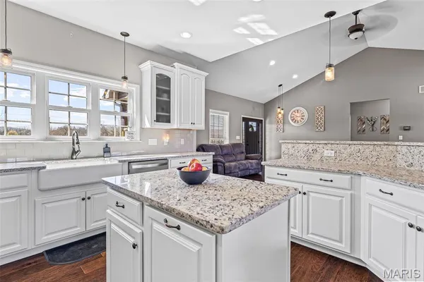 $849,900 | 5909 Feezor Road, Farmington, MO 63640