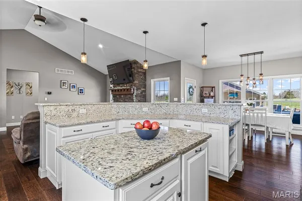 $849,900 | 5909 Feezor Road, Farmington, MO 63640