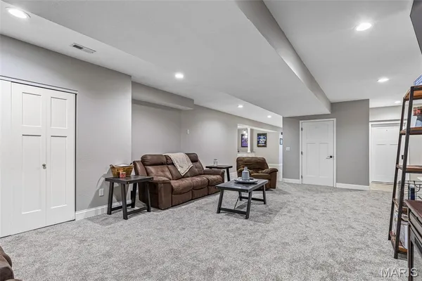 $849,900 | 5909 Feezor Road, Farmington, MO 63640