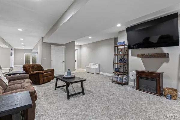 $849,900 | 5909 Feezor Road, Farmington, MO 63640