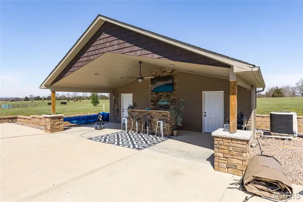 $849,900 | 5909 Feezor Road, Farmington, MO 63640