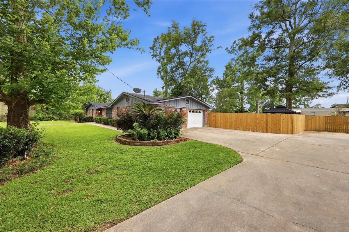 275 Chance Street Vidor, TX 77662 - Photo 2 of 15