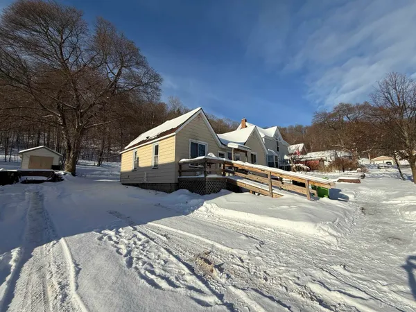 $75,000 | 909 West Superior Street, Munising, MI 49862