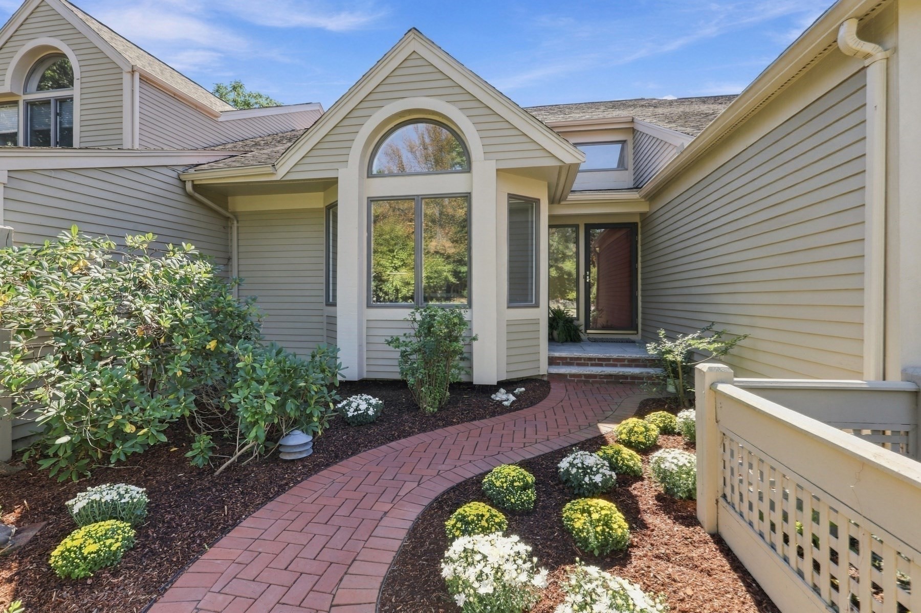 7 Wainwright Road, Unit 47 Winchester, MA 01890 - Photo 1 of 37 Gallery Image 1