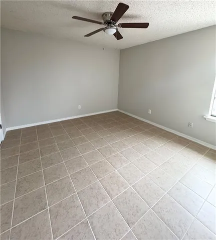 $900 | 909 Linda Lane, Unit D, Laplace, LA 70068